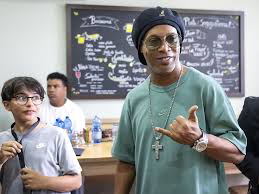 Ronaldinho se Réinvente et se Lance dans la Gastronomie