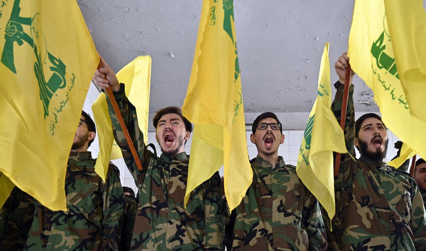  Le Hezbollah riposte aux frappes israéliennes en bombardant une base militaire