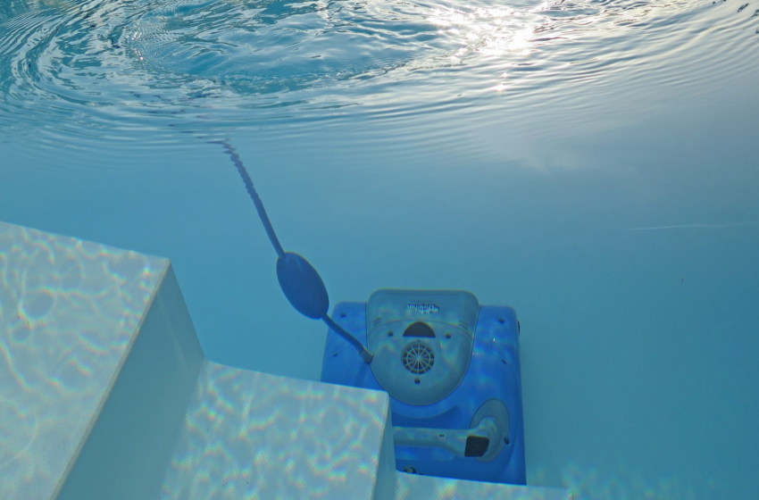  Comment les robots nettoyeurs de piscine peuvent vous faire gagner du temps et de l’argent dans l’entretien de votre piscine