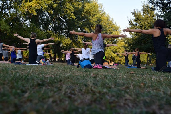 10 Conseils pour Commencer Votre Voyage de Yoga