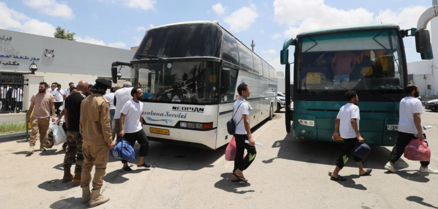 La Libye Expulse Plus de 700 Migrants vers le Niger et l'Égypte (officiel)La Libye Expulse Plus de 700 Migrants vers le Niger et l'Égypte (officiel)