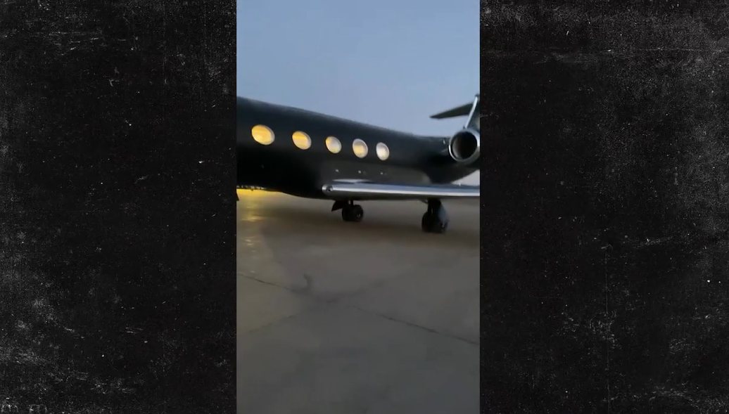 Diddy monte à bord d'un jet privé dans sa première publication sur Instagram depuis le nettoyage de son compte