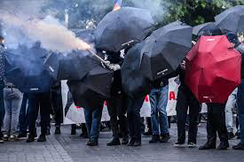 Législatives en France : Tensions à Rennes et Nantes