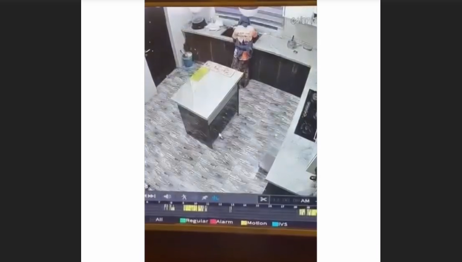 Une domestique filmée entrain d’uriner dans la tasse de sa patronne