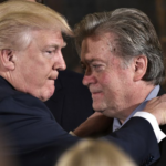 Steve Bannon entame sa peine de prison en défiant Biden