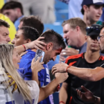 Darwin Núñez de l'Uruguay se Bat avec des Fans dans les Gradins après le Match de Copa América