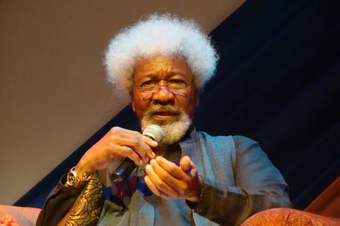  Wole Soyinka Critique l’Omission par Tinubu des Attaques Policières contre les Manifestants