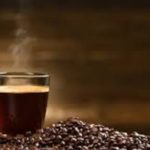 Pourquoi réduire sa consommation de café en période de chaleur intense