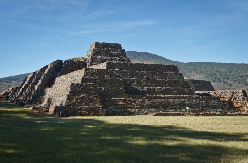  “Effondrement d’une Pyramide Millénaire au Mexique : Un Signe Annonciateur pour les Purépechas”