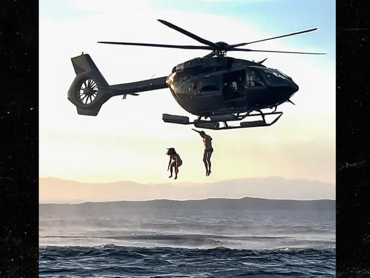 Katy Perry et Orlando Bloom Se Jettent d’un Hélicoptère dans l’Océan en Sardaigne