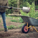 Comment Retourner la Terre de votre Jardin : Guide Complet