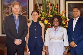  Meghan Markle rayonne en Colombie avec des tenues élégantes et des accessoires de luxe aux côtés du prince Harry