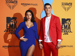 Georgina Rodriguez juge les tenues de Cristiano Ronaldo