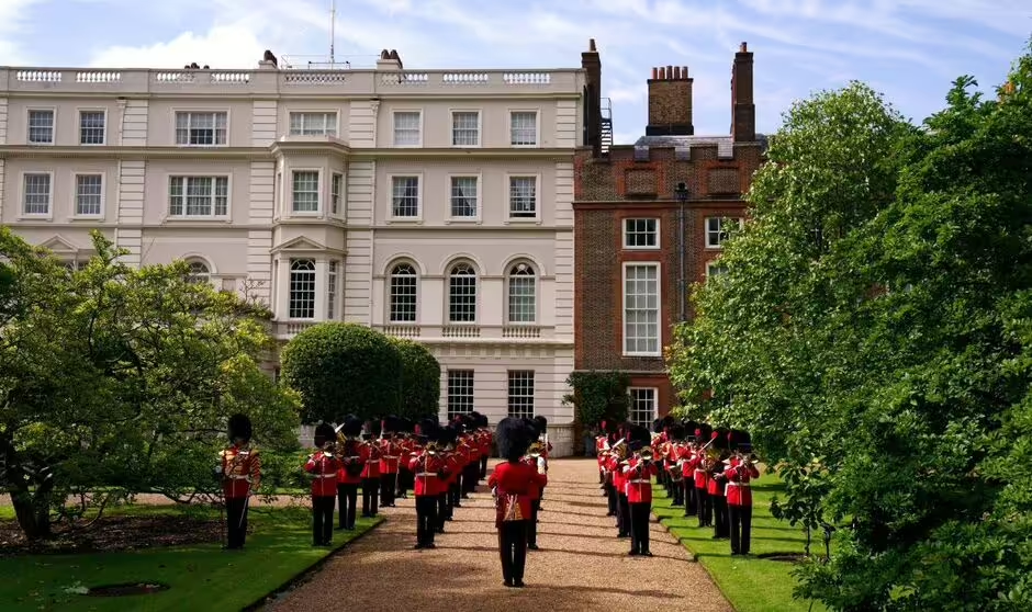 Top 10 des résidences royales britanniques classées - et Buckingham Palace n'est pas en tête