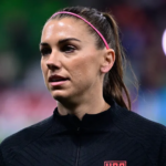 Alex Morgan, star de l'équipe nationale féminine des États-Unis, annonce sa retraite et sa grossesse