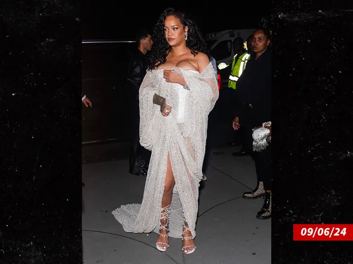 Rihanna semble ignorer Naomi Campbell à la Fashion Week de New York