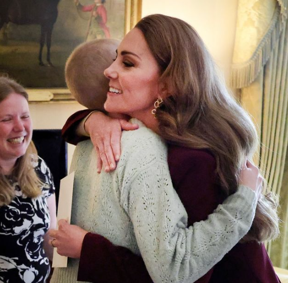  La Princesse de Galles Fait Une Apparition Surprise Pour Rencontrer Une Jeune Photographe au Château de Windsor