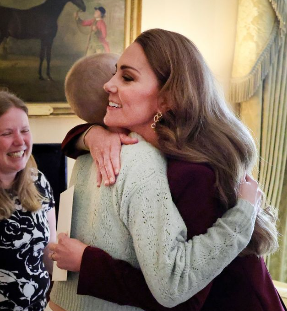 La Princesse de Galles Fait Une Apparition Surprise Pour Rencontrer Une Jeune Photographe au Château de Windsor