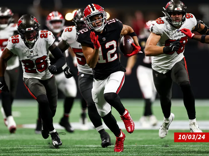 Bagarre dans les tribunes derrière KhaDarel Hodge, receveur des Falcons !