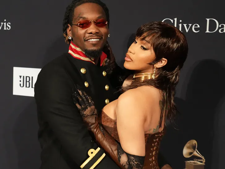 Cardi B Organise une Fête Privée pour son Anniversaire, Sans Offset mais Avec Beaucoup de 'Gâteaux'