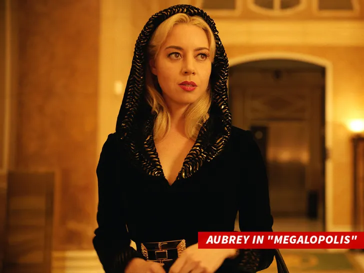 Aubrey Plaza Fait Mine de Lire un Livre Lors de la Finale de la WNBA