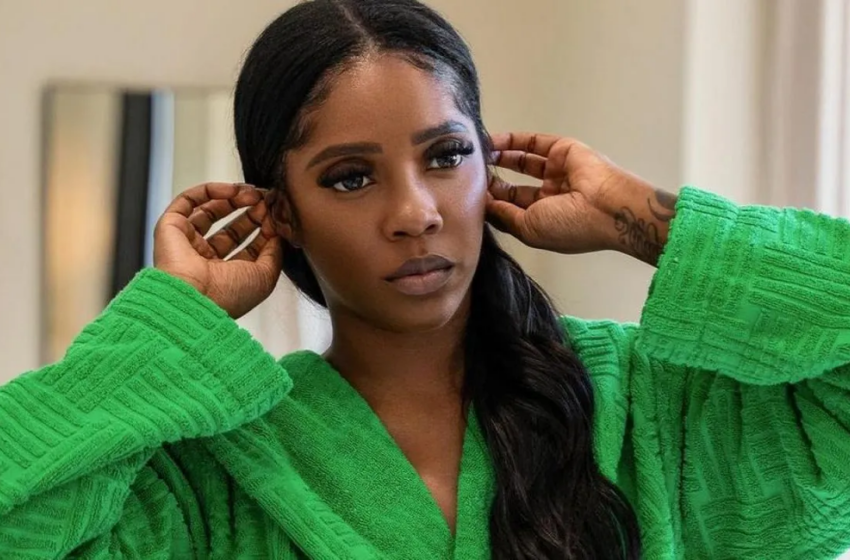  Tiwa Savage : « Plus de femmes que d’hommes m’approchent pour une relation »