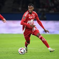  Ligue des Champions : Edimilson Fernandes Brille avec Brest, l’Inter et le Barça Triomphent, le PSG S’incline