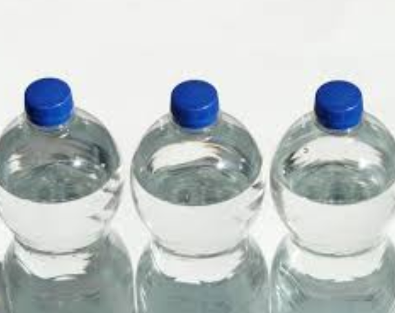 "Les bouteilles d'eau en plastique sont très toxiques !" selon cette spécialiste