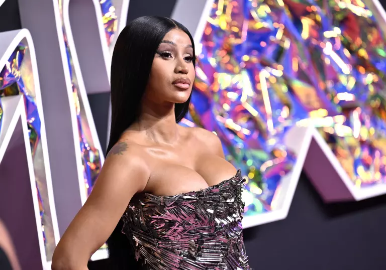  Cardi b défend kamala harris et le succès des femmes