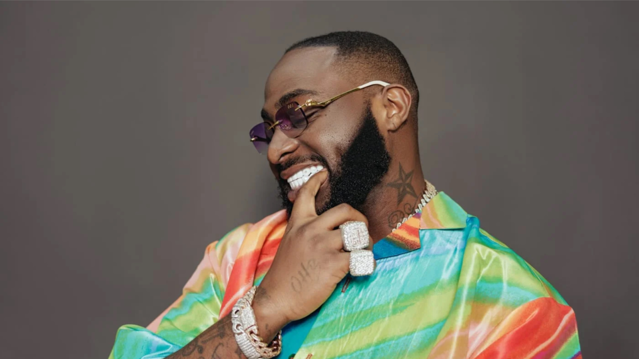 Le nouveau single de Davido, 'Awuke', bat des records et domine Apple Music et Spotify