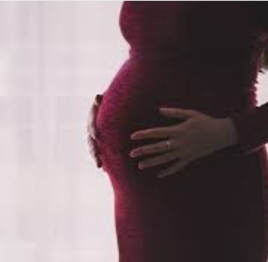 Les 12 Essentiels à Avoir Absolument Pendant la Grossesse