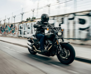 Meilleure Moto pour Débutant en 2025 : Guide Complet pour Choisir sa Première Monture