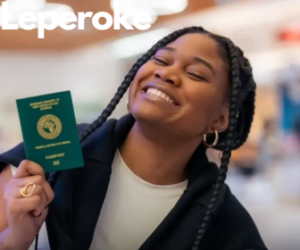 Une créatrice de voyage nigériane vise un record mondial en visitant tous les continents en 70 heures