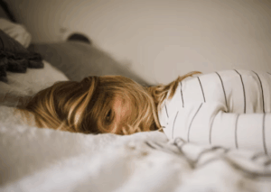 Les Dangers Cachés des Somnifères Chimiques : Ce que les Laboratoires ne Vous Disent Pas