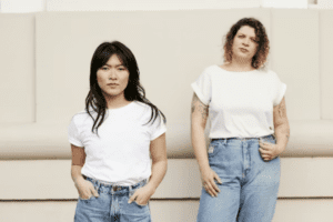 Pantalon femme tendance 2025 : coupes, styles,looks à adopter cette année