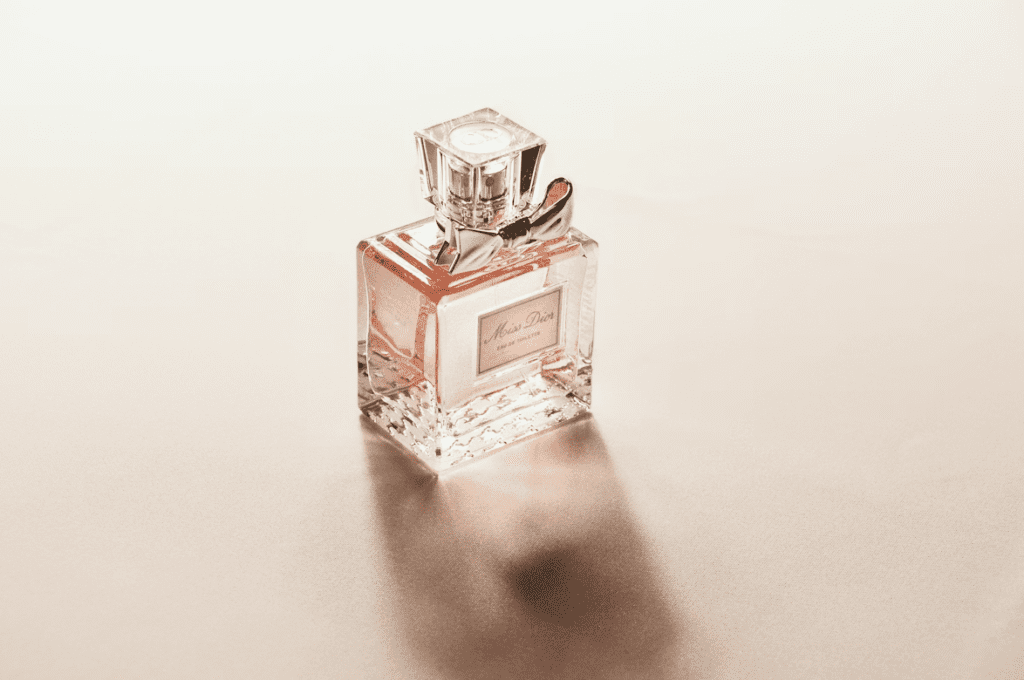 Comprendre les notes olfactives : Le guide simple pour décrypter votre parfum