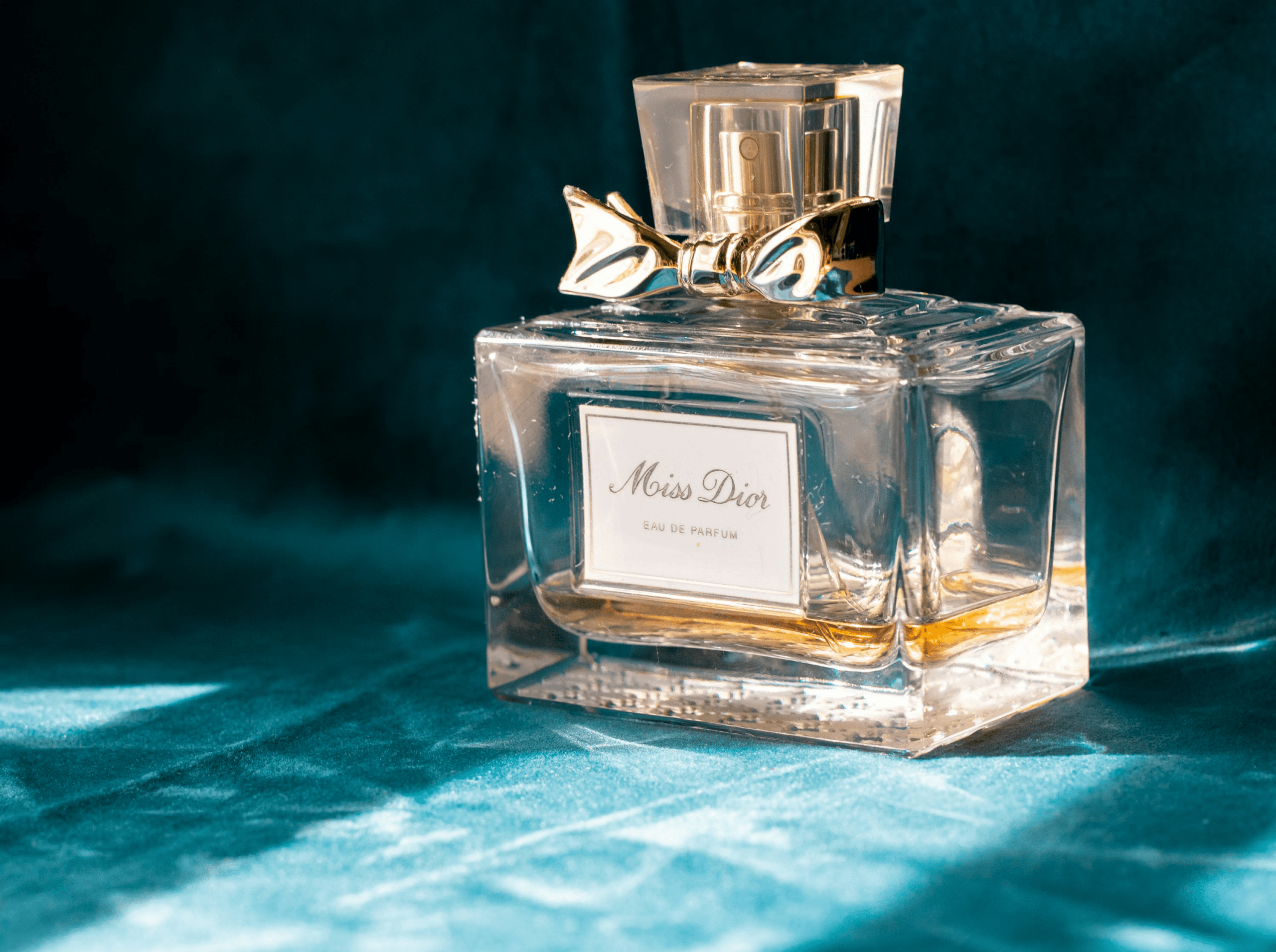 Parfums discrets pour le travail : guide 2025