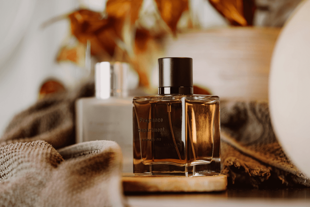 Parfums discrets pour le travail : guide 2025