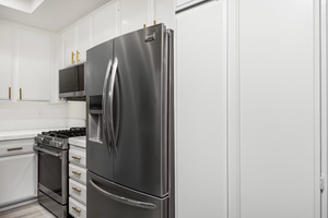 Réfrigérateur encastrable 1 porte : comparatif 122 cm et 177 cm
