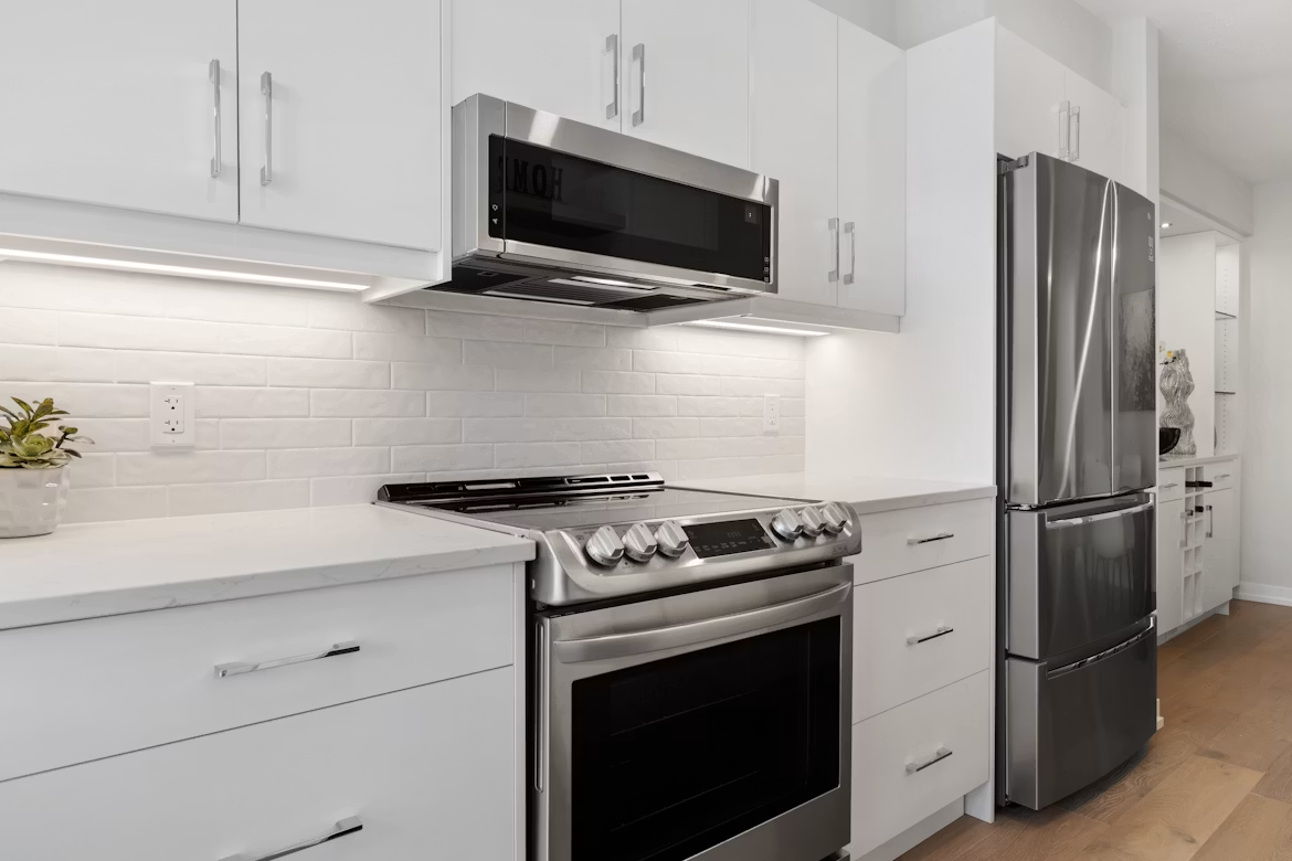 Réfrigérateur encastrable 1 porte : comparatif 122 cm et 177 cm