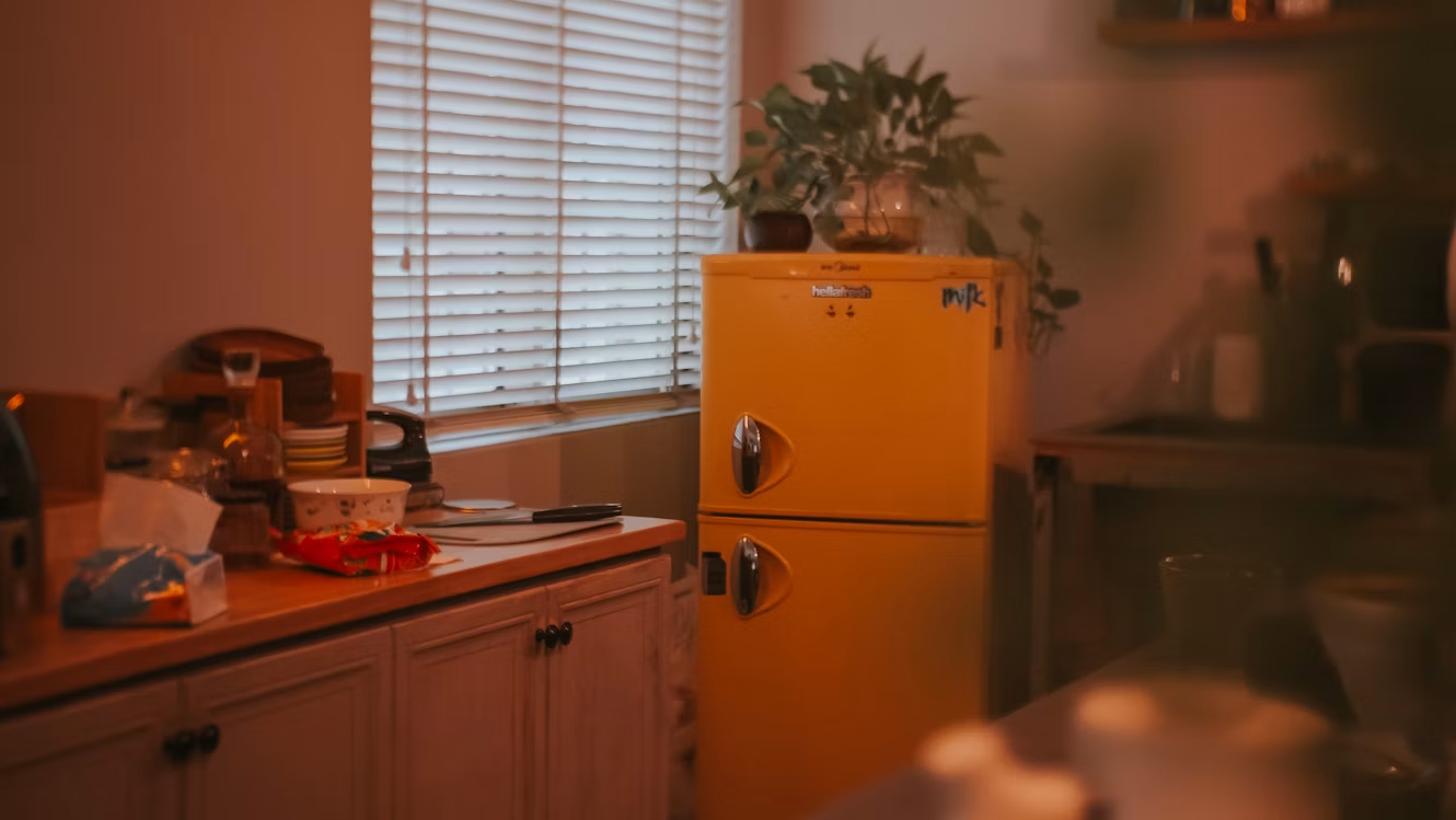 Réfrigérateur encastrable 1 porte : comparatif 122 cm et 177 cm